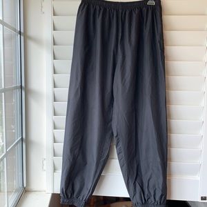 Men’s athletic black pants with zip ankle